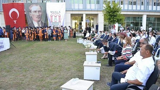 Fethiye İşletme Fakültesinde mezuniyet heyecanı