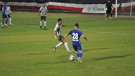 Lacivert-Beyazlılar liderliği bırakmıyor 2-1