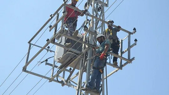 Cami Mahallesi Muhtarı Kavak, Mahallenin Elektrik Sorununu Çözdü