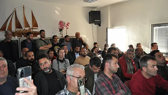 Villa kiralayanların katıldığı toplantıda izdiham yaşandı