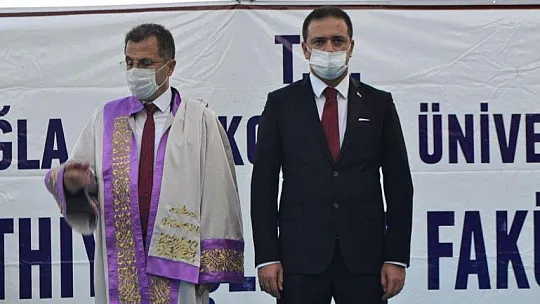 Fethiye İşletme Fakültesinde mezuniyet heyecanı