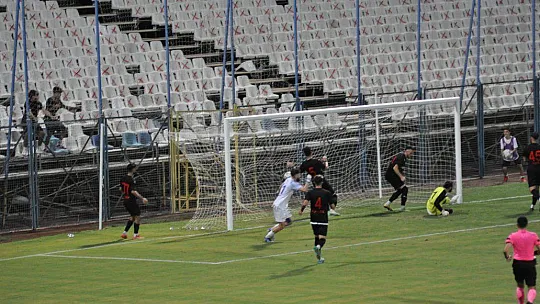 FETHİYESPOR EVİNDE KİMSEYİ AFFETMİYOR 3-1