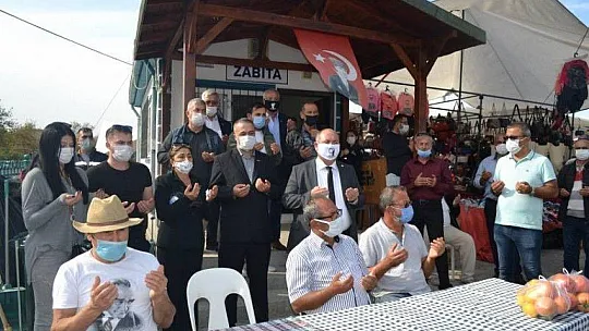 Atatürk'ün anısına helva dağıtıldı