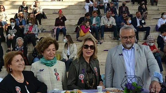 Türk kadınlar Birliği 50. Yılını kutladı
