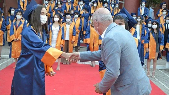 Fethiye Sağlık Bilimleri Fakültesi 2020-2021 Mezunlarını Verdi