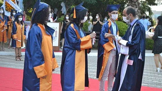 Fethiye Sağlık Bilimleri Fakültesi 2020-2021 Mezunlarını Verdi