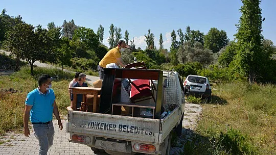 Seydikemer Belediyesinden İsmail Dede'ye Eşya Yardımı