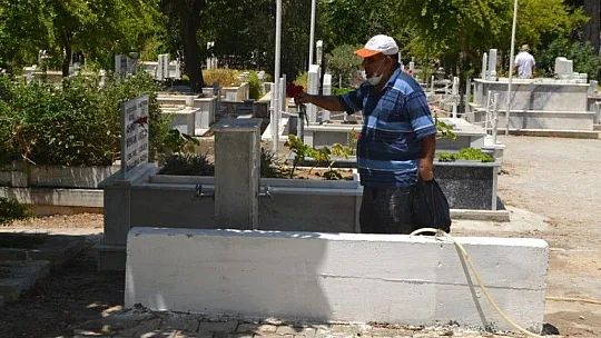 Arefe Günü mezar ziyaretleri unutulmadı