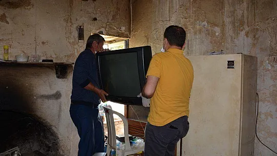 Seydikemer Belediyesinden İsmail Dede'ye Eşya Yardımı