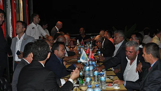 BAŞKAN KARACA MUHTARLARLA AKŞAM YEMEĞİNDE BİR ARAYA GELDİ