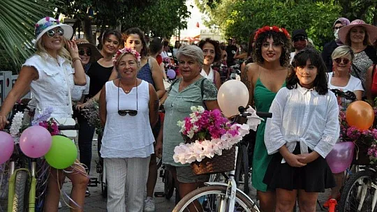 Fethiye'de 'Süslü Kadınlar Bisiklet Turu' gerçekleşti