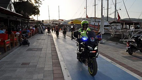 Fethiye'de 'Süslü Kadınlar Bisiklet Turu' gerçekleşti