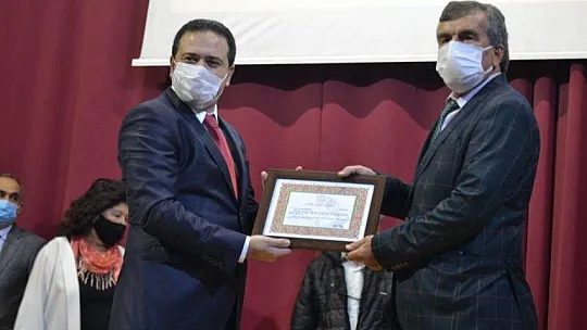 Emekli öğretmenlere Hizmet Şeref Belgeleri sunuldu