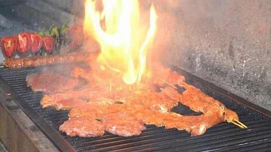 Saklıkent'e değer katacak 'Kırmızı Beyaz Et Restaurant' hizmetinizde