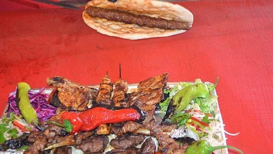 Saklıkent'e değer katacak 'Kırmızı Beyaz Et Restaurant' hizmetinizde