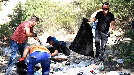 Gemiler Darboğaz'da temizlik çalışması yapıldı