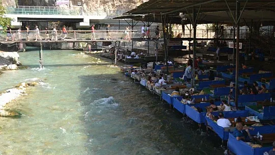 Saklıkent Kanyonuna turistler akın ediyor