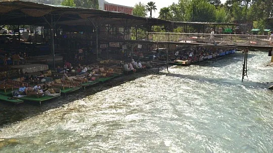 Saklıkent Kanyonuna turistler akın ediyor