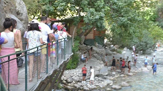 Saklıkent Kanyonuna turistler akın ediyor