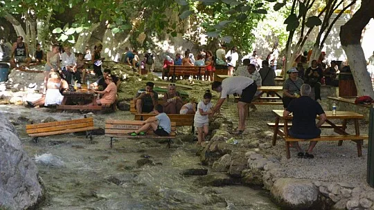 Saklıkent Kanyonuna turistler akın ediyor