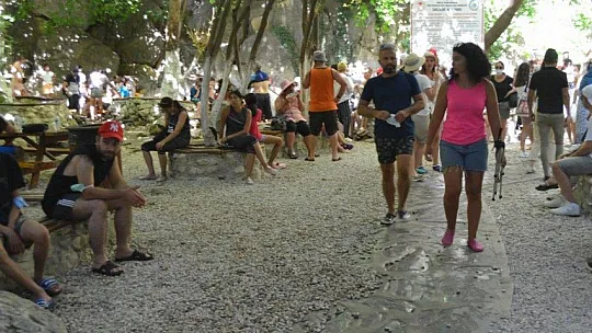 Saklıkent Kanyonuna turistler akın ediyor