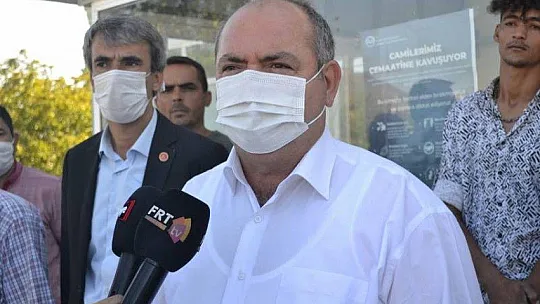 CHP, ÇİFTE MİNARELİ CAMİ BOYATIYOR