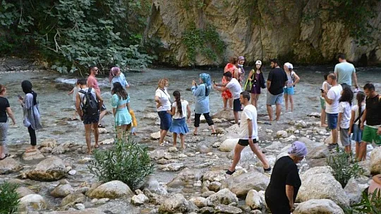 Saklıkent Kanyonuna turistler akın ediyor