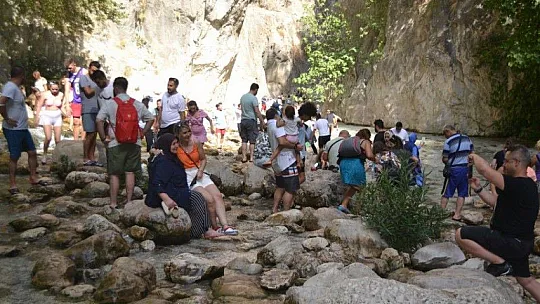 Saklıkent Kanyonuna turistler akın ediyor