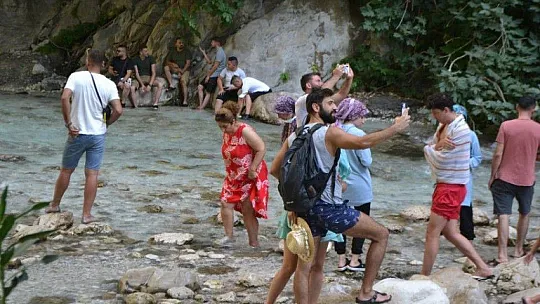 Saklıkent Kanyonuna turistler akın ediyor