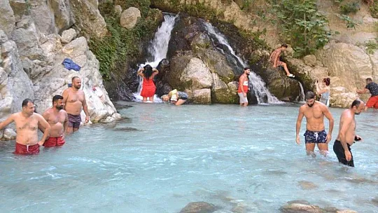 Saklıkent Kanyonuna turistler akın ediyor