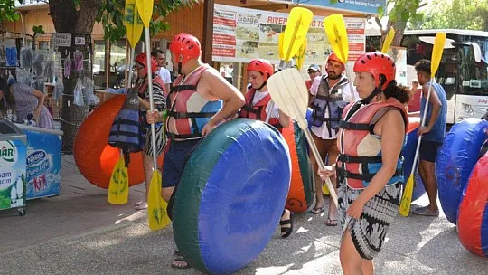 Saklıkent Kanyonuna turistler akın ediyor