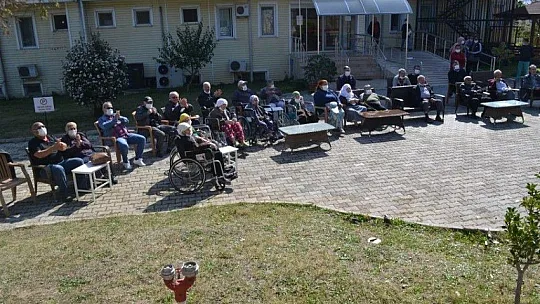 Huzurevinde müzik ziyafeti