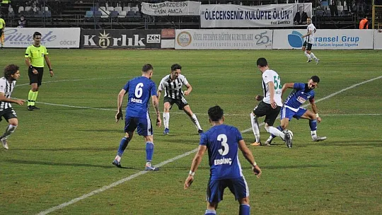 Lacivert-Beyazlılar liderliği bırakmıyor 2-1