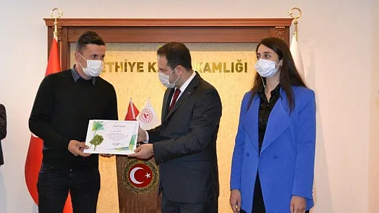 Muhtarlara sertifikaları verildi