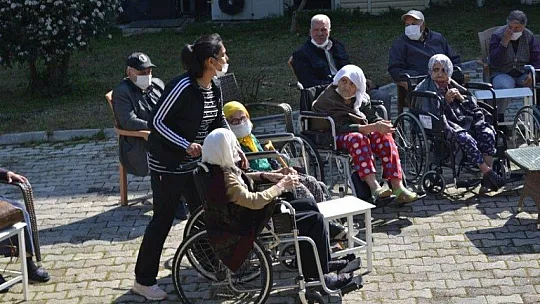 Huzurevinde müzik ziyafeti