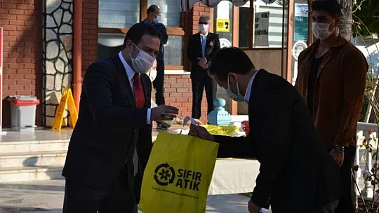 Öğretmenler Günü programla kutlandı