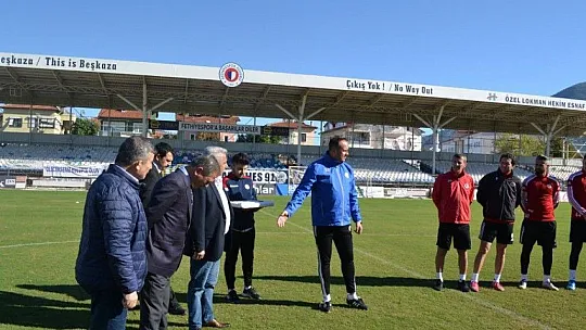 Futbolculara baklava ziyafeti