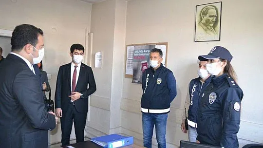 Kaymakam Fırat'tan stant ziyareti