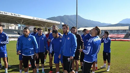 Futbolculara baklava ziyafeti