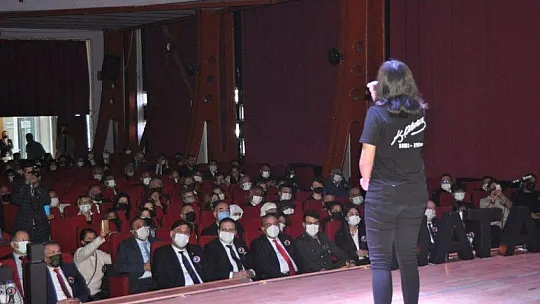 10 Kasım Atatürk'ü anma etkinliğinde duygu dolu anlar yaşandı