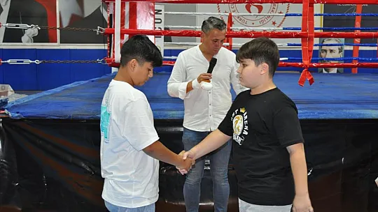 Seydikemer Boks Şampiyonası Düzenlendi