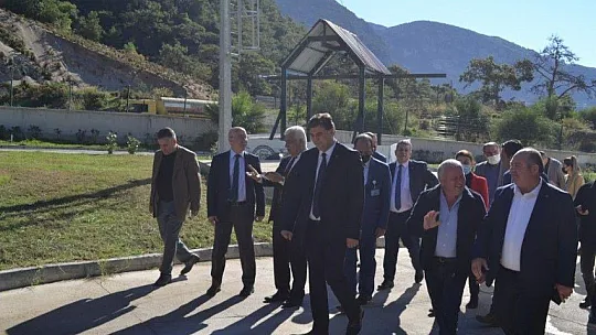 Karaca, 'Cumhuriyet tarihinin en büyük yatırımlarını yapıyoruz'
