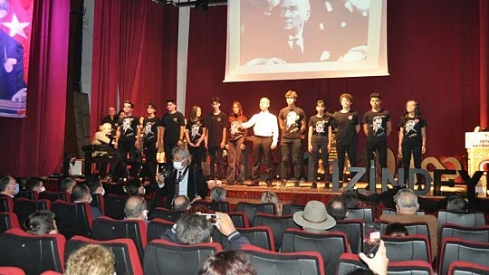 10 Kasım Atatürk'ü anma etkinliğinde duygu dolu anlar yaşandı