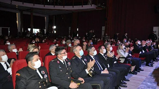 10 Kasım Atatürk'ü anma etkinliğinde duygu dolu anlar yaşandı