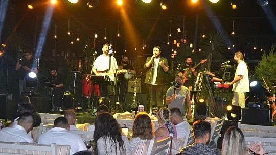 Barbun Cafe Bistro'da 'Sakiler Grubu' Unutulmaz Bir Konser Verdi