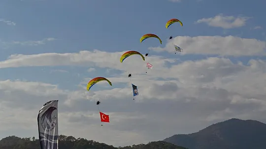 Ölüdeniz Hava Oyunları Festivali Halk Oyunlarıyla Başladı
