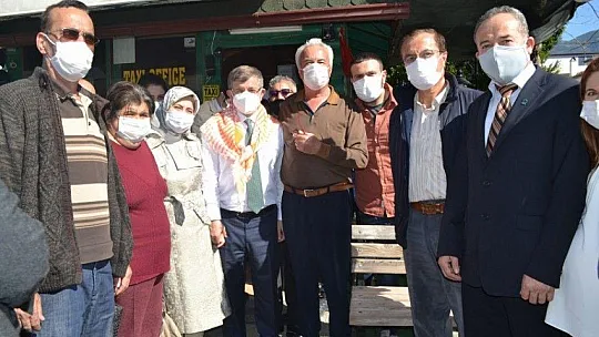 Davutoğlu Fethiye'de sevgiyle karşılandı
