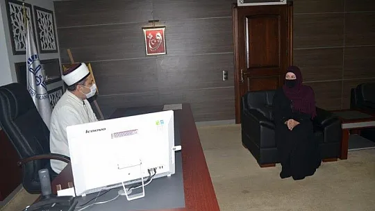 İslam'ı araştırdı ve Müslüman oldu