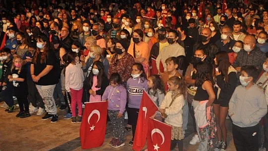 C'NB ve COVERMAN'den Cumhuriyet konseri