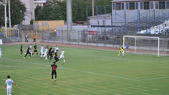 FETHİYESPOR EVİNDE KİMSEYİ AFFETMİYOR 3-1